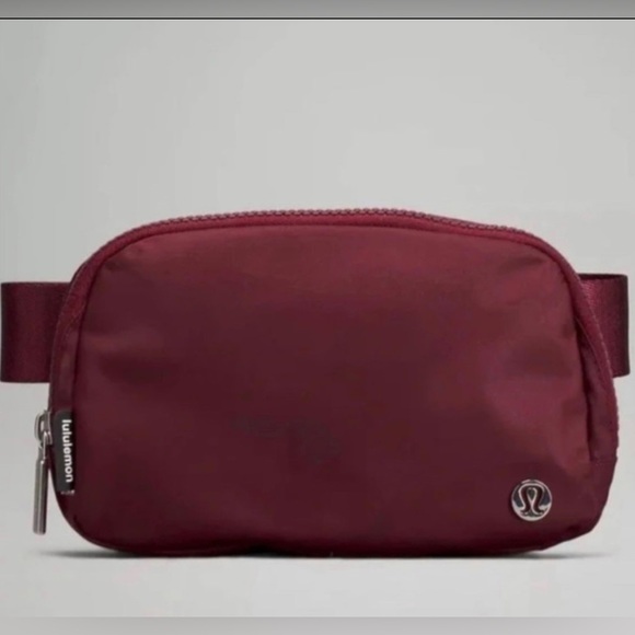 lululemon athletica Handbags - Lululemon Everywhere Belt Bag 2L NWT